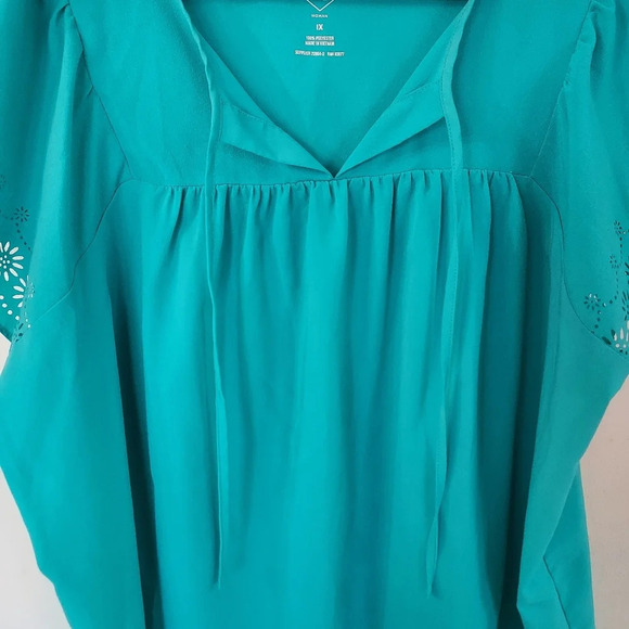 St. John's Bay Turquoise Short Sleeve V-Neck Blouse in Size 1X - Picture 3 of 9
